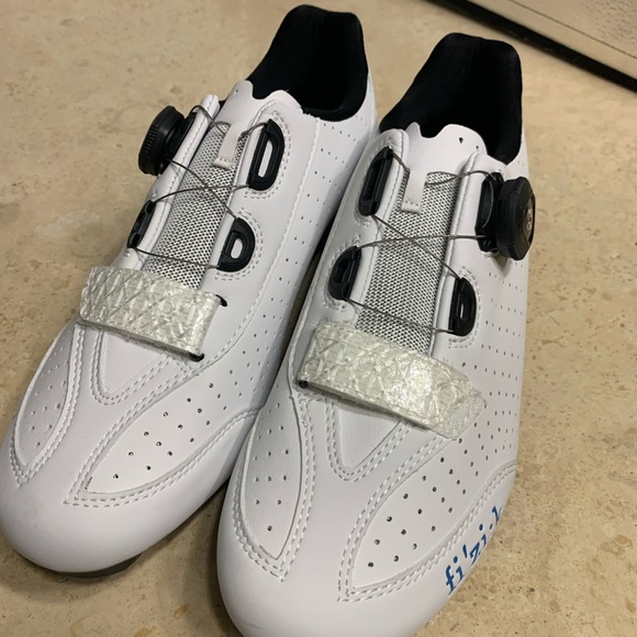NWT fizik women’s cycling/ racing/ spinning shoes 🚵♀️ - Picture 2 of 8